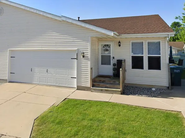 2504 Tea Rose Dr, Valparaiso, IN 46383