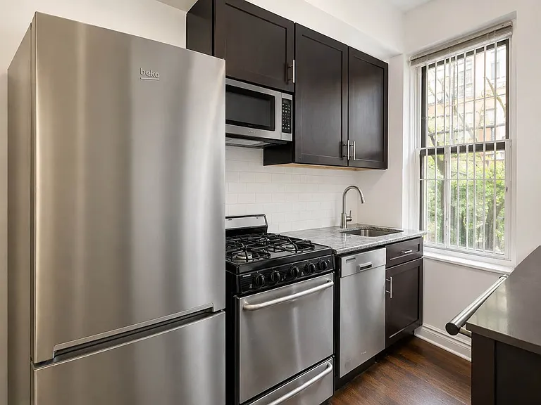 326 E 85th St #1D — Photo 1