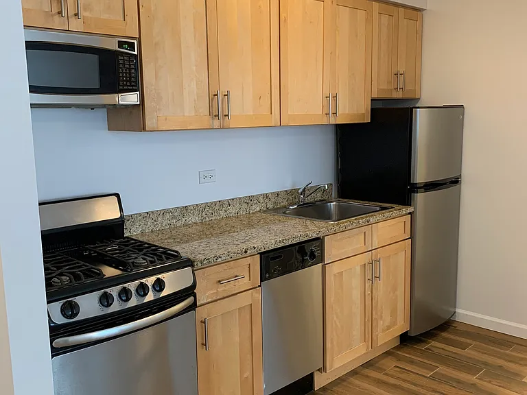 31-12 31st St #4 — Photo 11