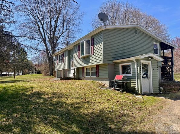 22 Woodland Rd, Craryville, NY 12521