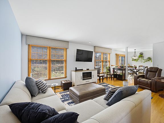 3rd image of 11919 Somerset Rd