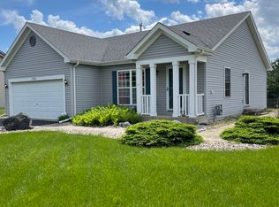 1351 Dahlgren Ln, Minooka, IL 60447