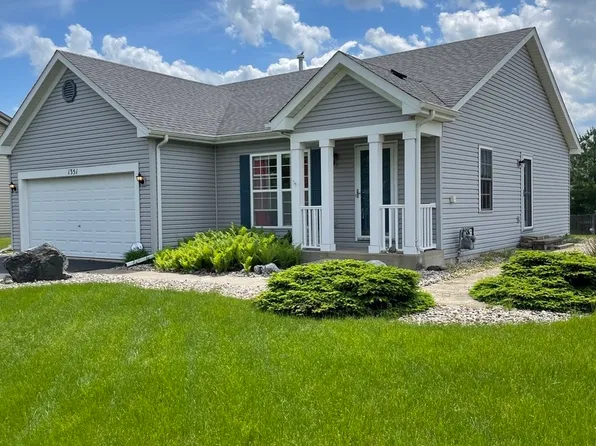 1351 Dahlgren Ln, Minooka, IL 60447