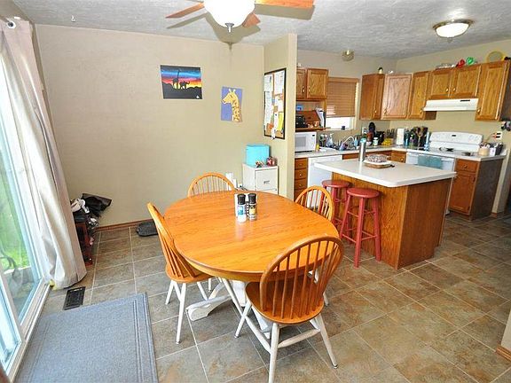 5th image of 990 Saint Anthony Dr