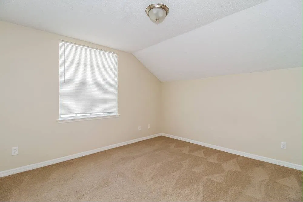 3 bed, 1549 sqft, $1,995 — Photo 3