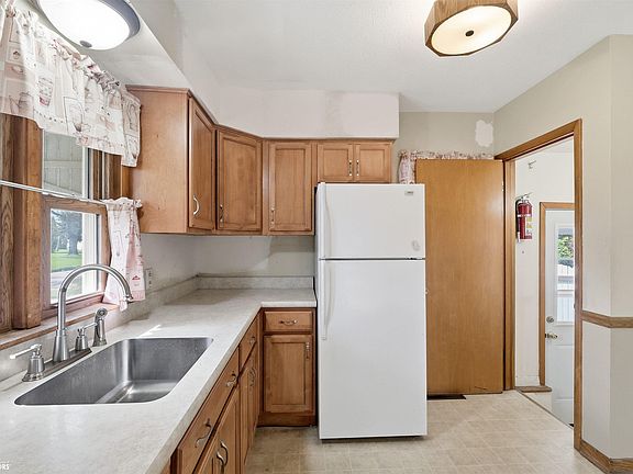 5th image of 1316 E Nevada St