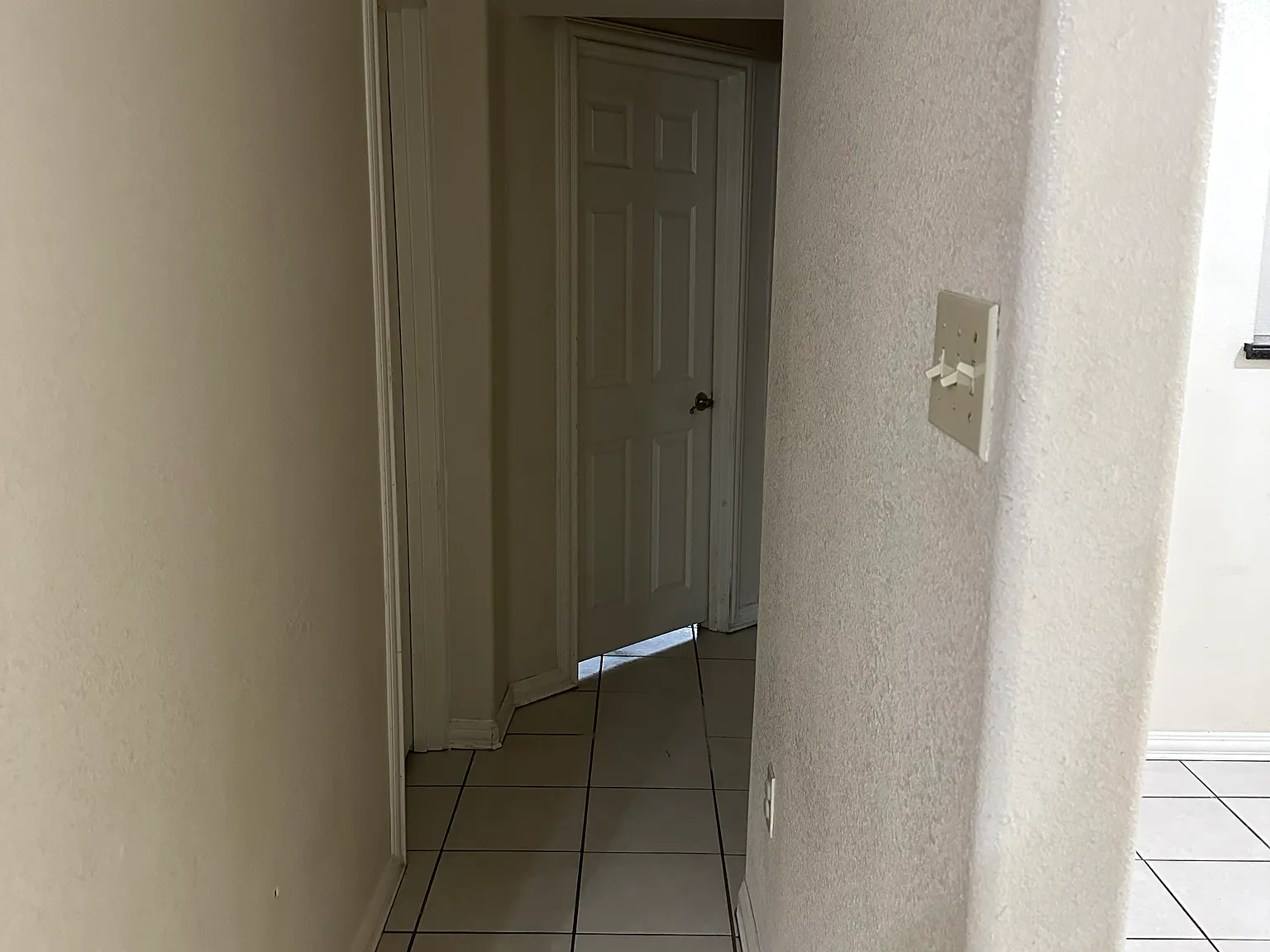 4 bed, 1800 sqft, $975 — Photo 4