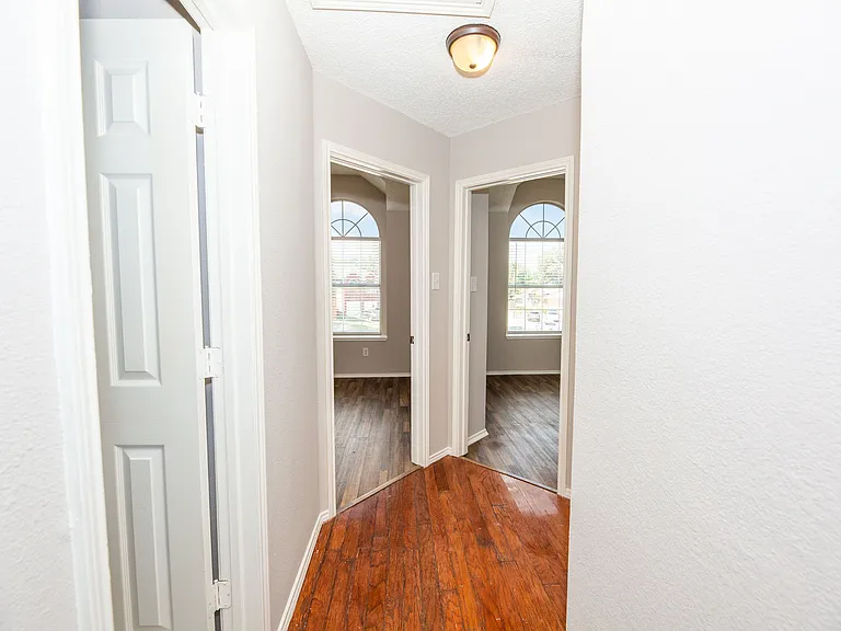6718 Scarlet Dr — Photo 27