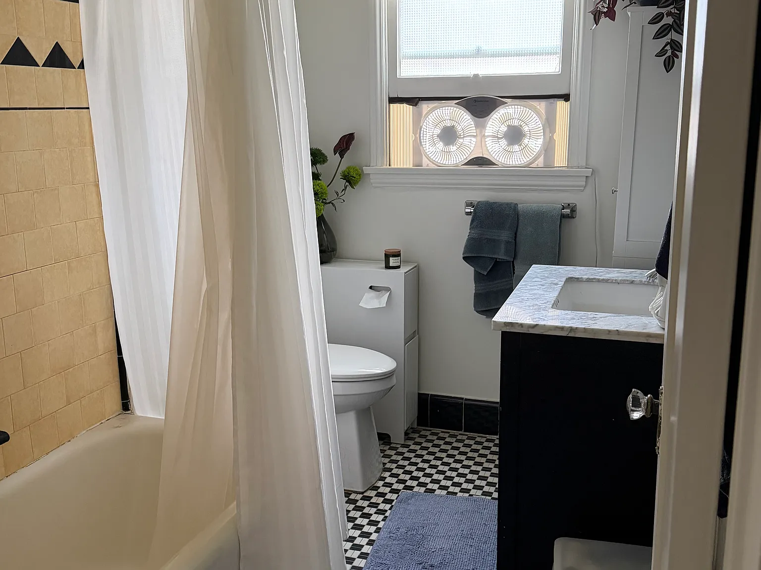 2 bed, 1000 sqft, $3,300 — Photo 3