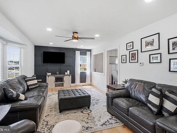 5th image of 702 Wood Ln