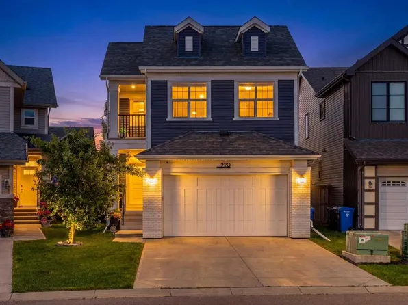 220 SW Copperpond Grn SE, Calgary, AB T2Z 1H9