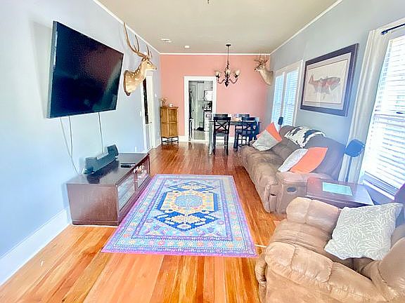 5th image of 404 E Jones St