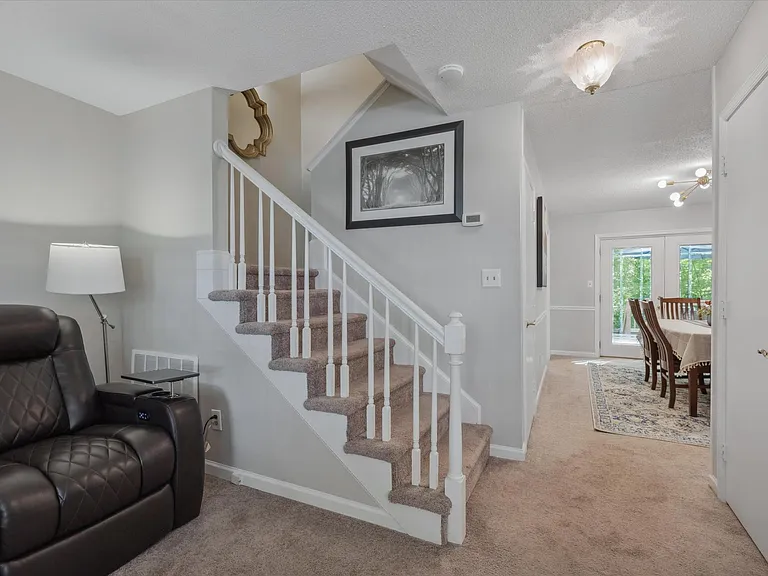 107 Barbary Ct — Photo 22
