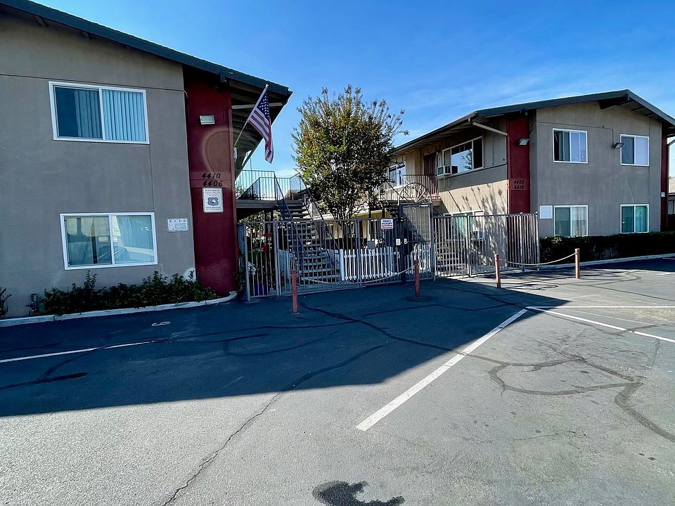 Lisa Manor Parking Lot/ Exterior