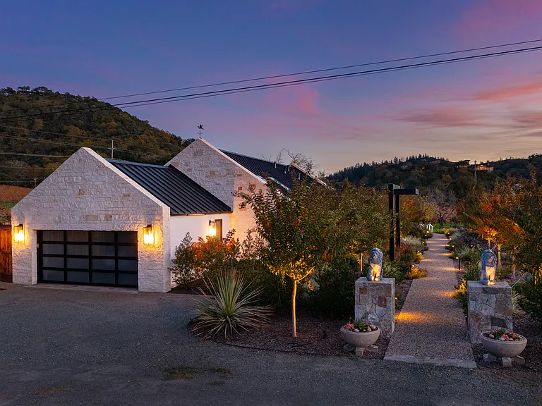 6161 Silverado Trl — Photo 45