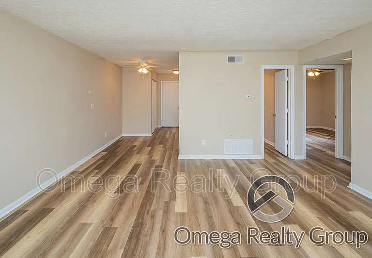 Lakeridge Apartments — Photo 26