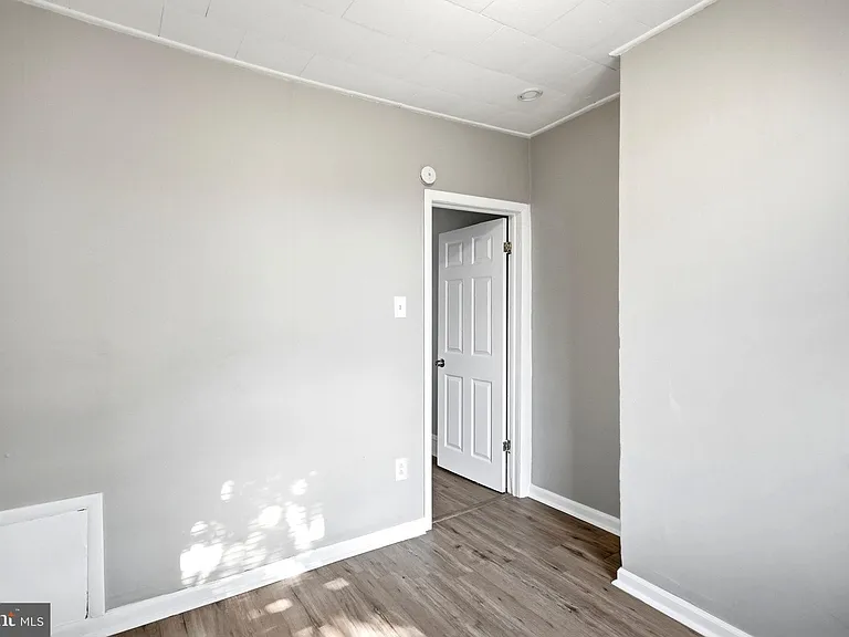 1631 S Etting St — Photo 17