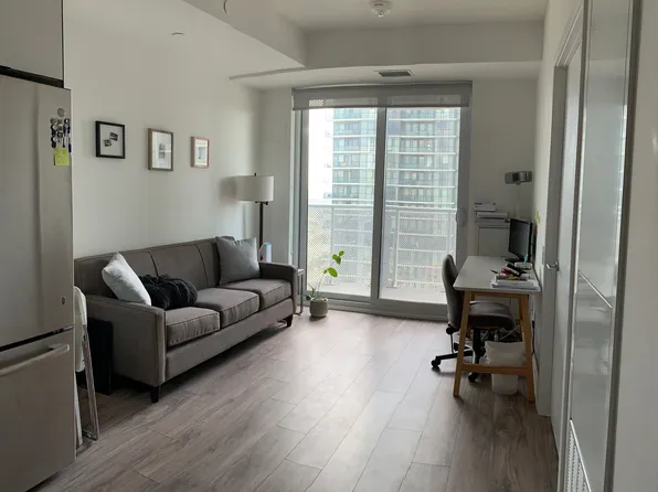 4065 Confederation Pkwy, Mississauga, ON