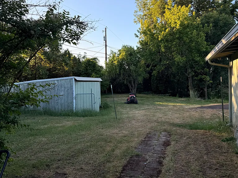750 Waverly St — Photo 17