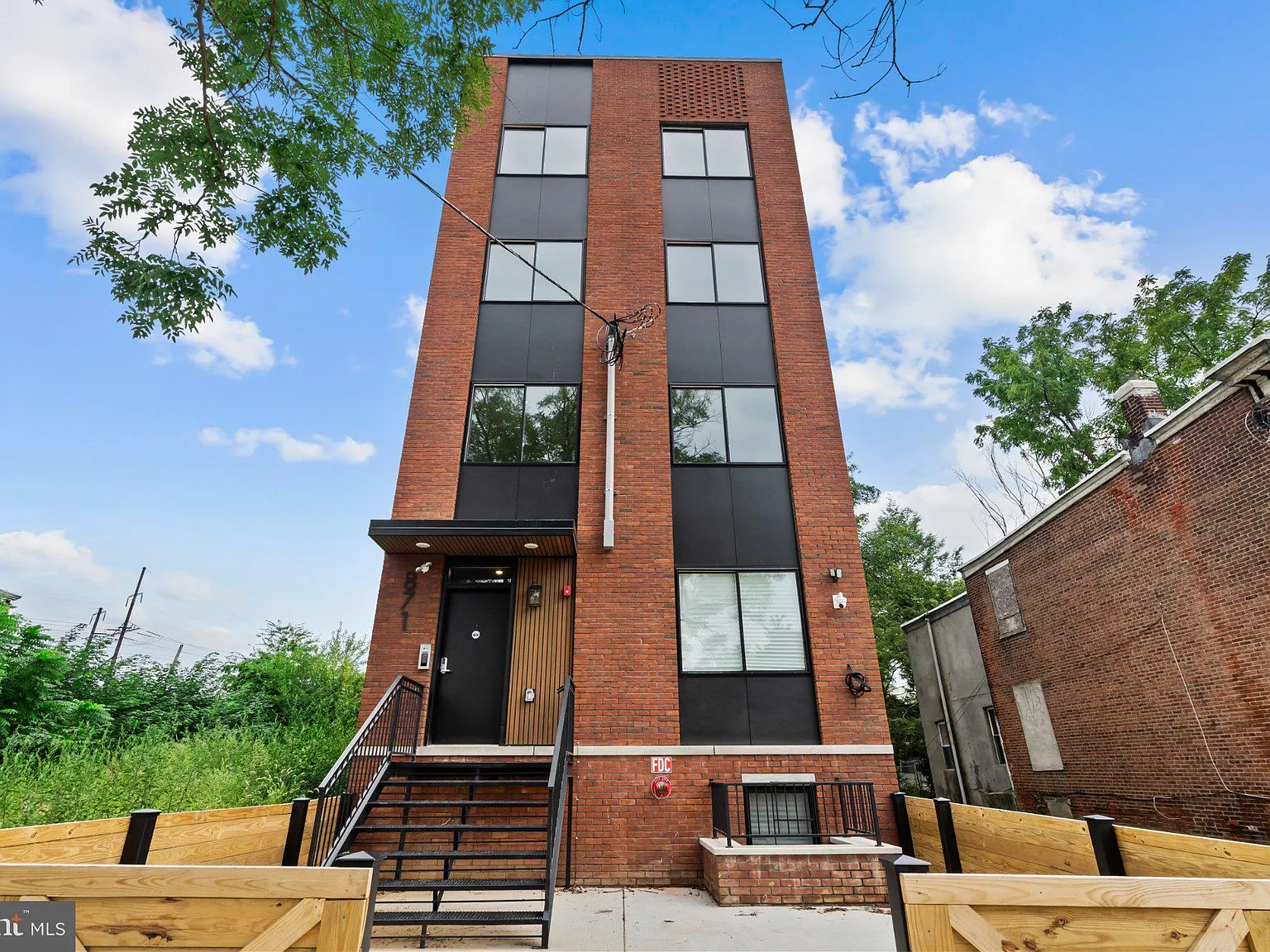 2 bed, 2.0 bath, 1080 sqft, $1,850 — Photo 2