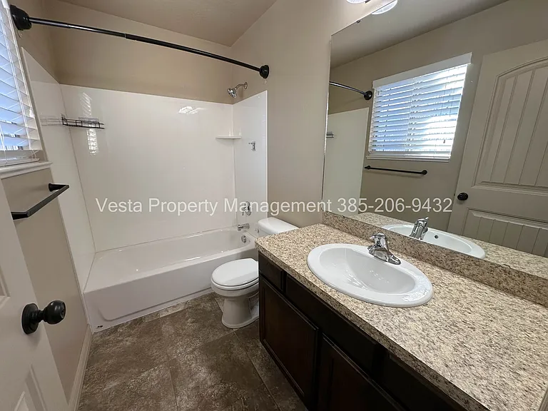 1933 N 325 W — Photo 11