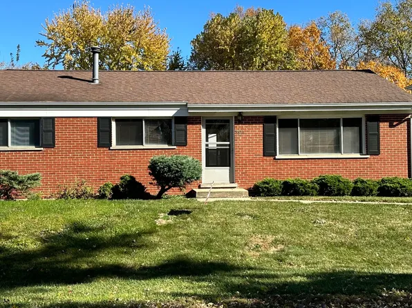 5514 Greenview Rd, Cary, IL 60013