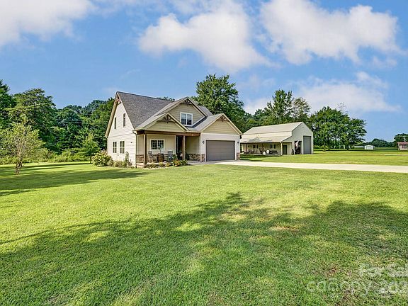 3rd image of 128 Skyland Dr