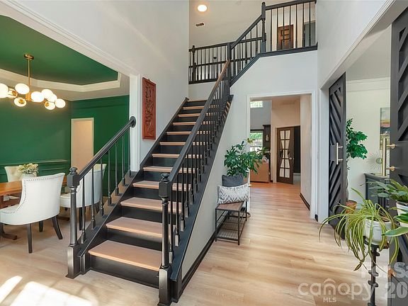 4th image of 108 Runningdeer Dr