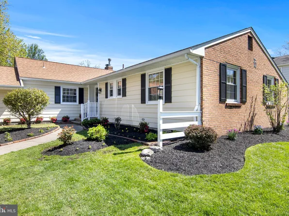110 Split Rail Dr, Cherry Hill, NJ 08034