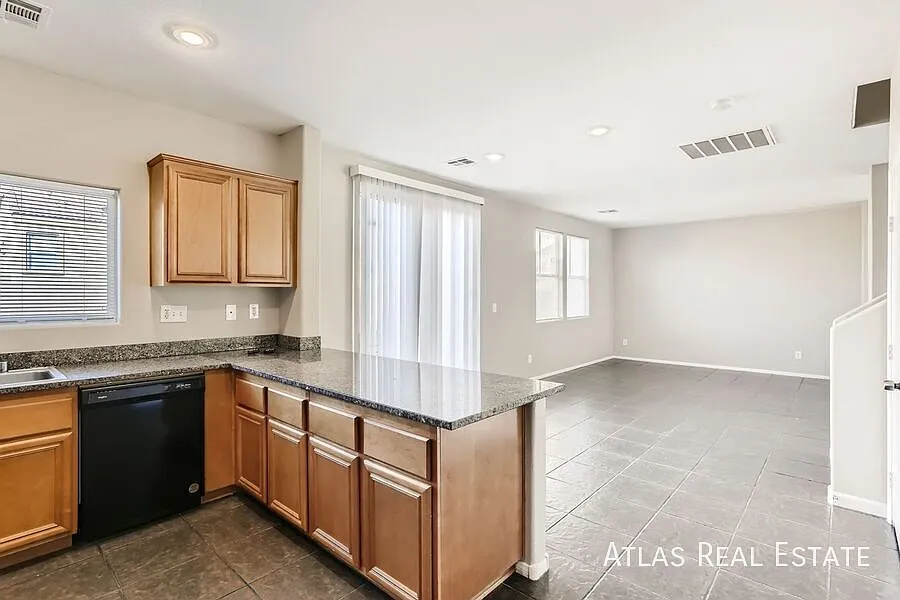 *Coming Soon* Beautiful Two Story 4 Bedroom 3 Bathroom Home - Apply Now And Get — Photo 4