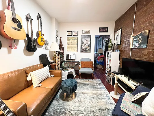 Rented by Bond New York | media 27