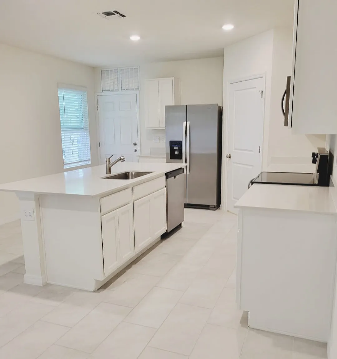 3 bed, 1365 sqft, $1,690 — Photo 1