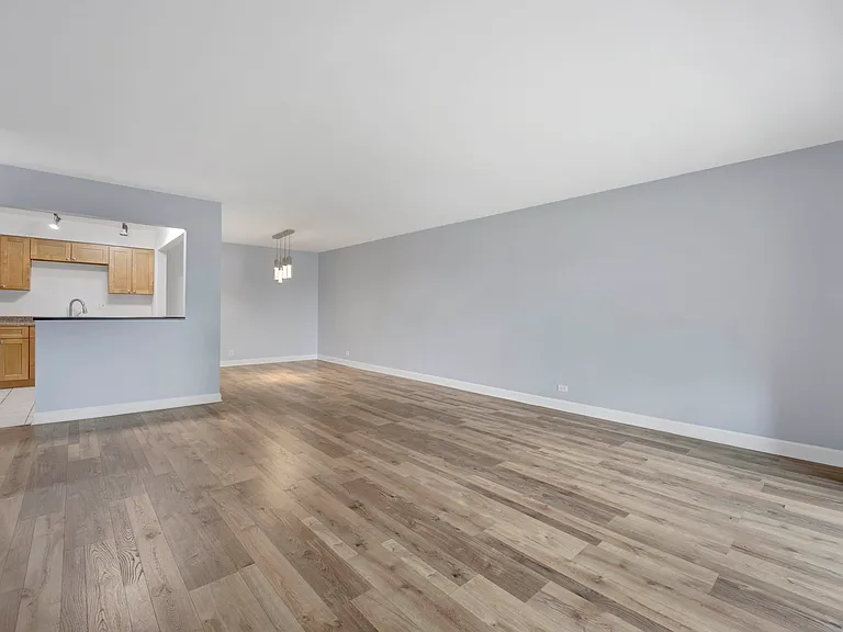 1100 E Randville Dr #211 — Photo 3