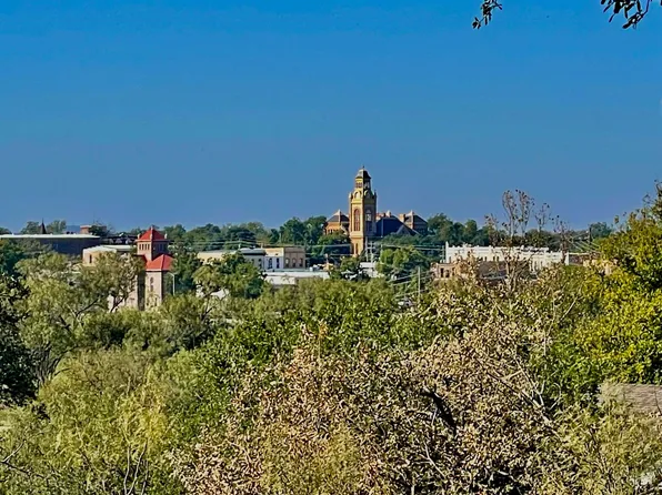 408 E Tarrant Street, Llano, TX 78643