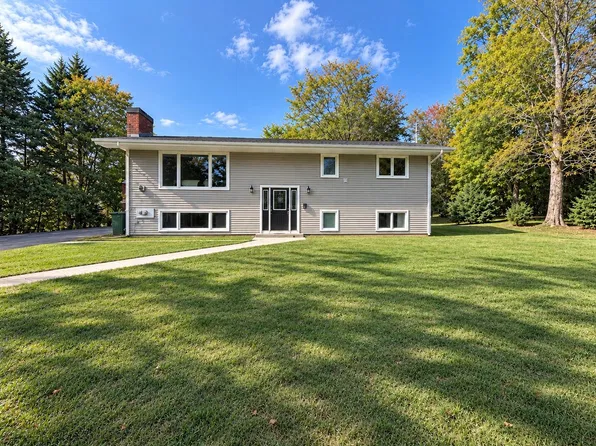 123 Parkside Dr, Charlottetown, PE C1E 1M5