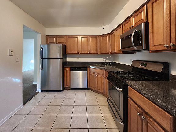 2nd image of 2007 W Touhy Ave #108