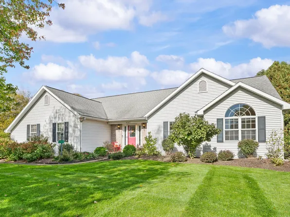 4747 Woodside Dr, Buchanan, MI 49107