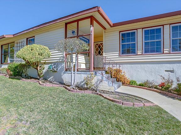 3rd image of 1871 Claremont Dr