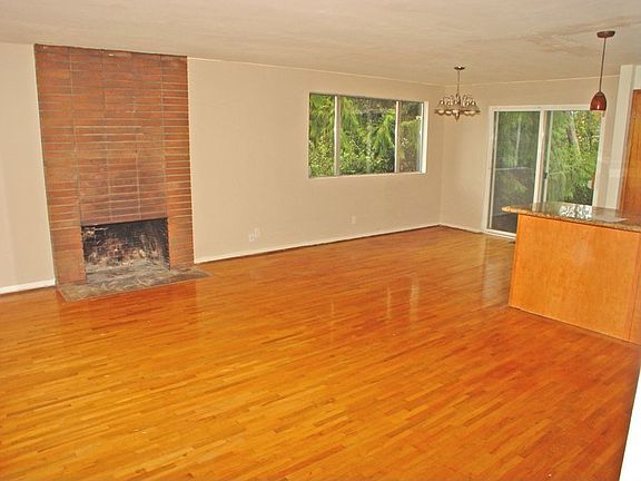 Living Room/Dining Rm