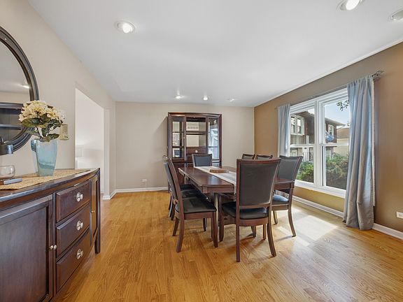 5th image of 10 Canterbury Ct