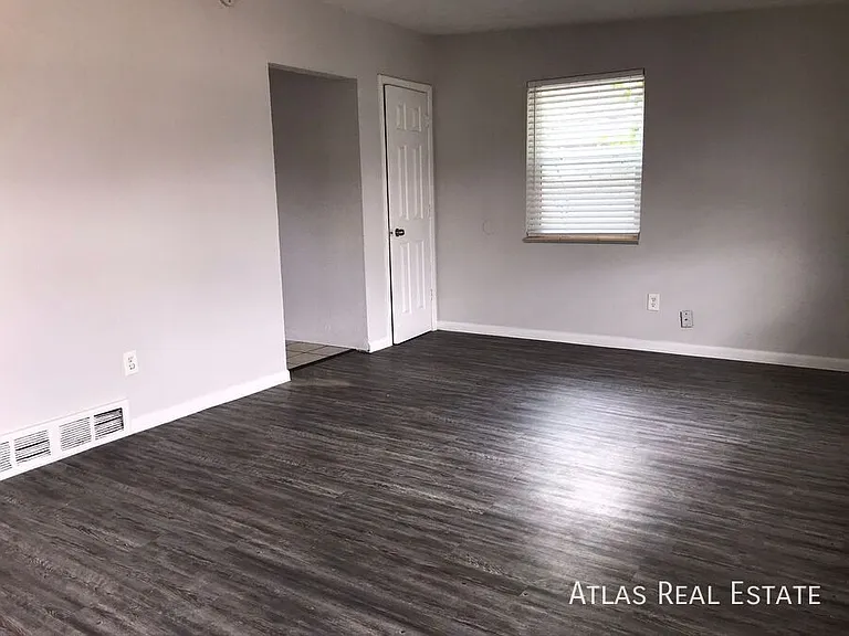 4425 N Elizabeth St — Photo 3