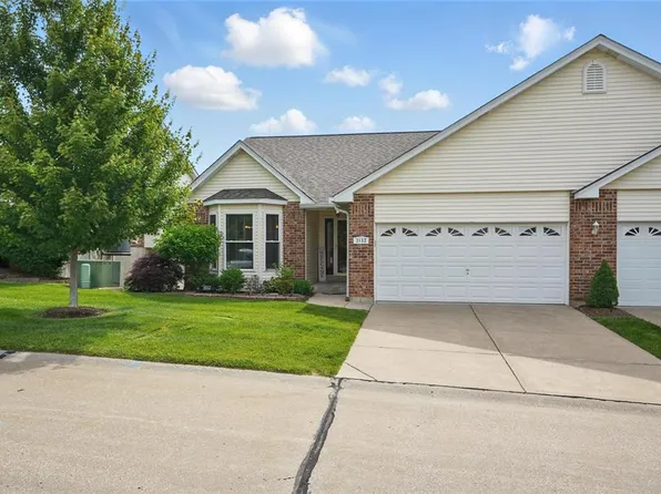 3132 Country Bluff Dr #33A, Saint Charles, MO 63301
