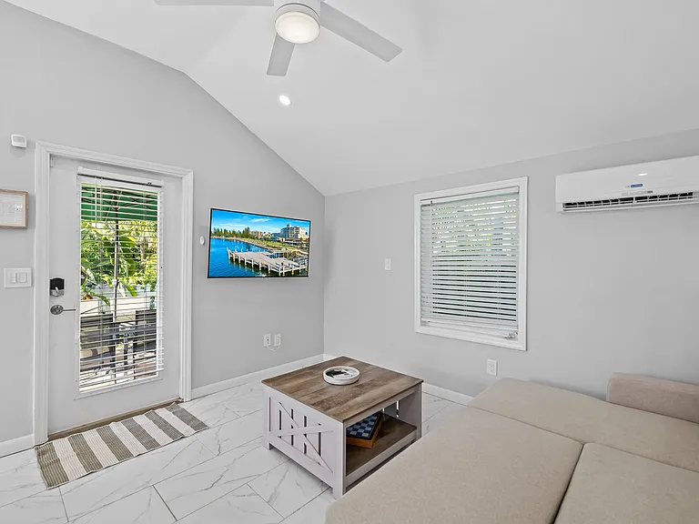1304 NE 4th St — Photo 5
