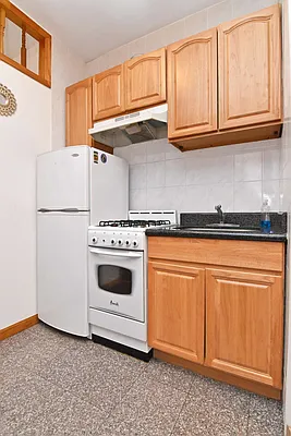 Rented by J Misrahi Realty Corp | media 4