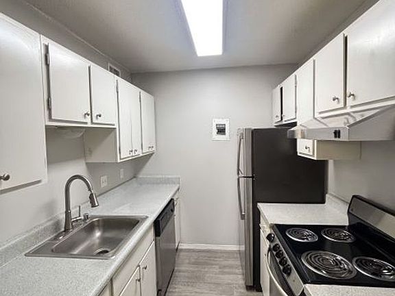 3rd image of 1330 Louisiana Blvd NE #101
