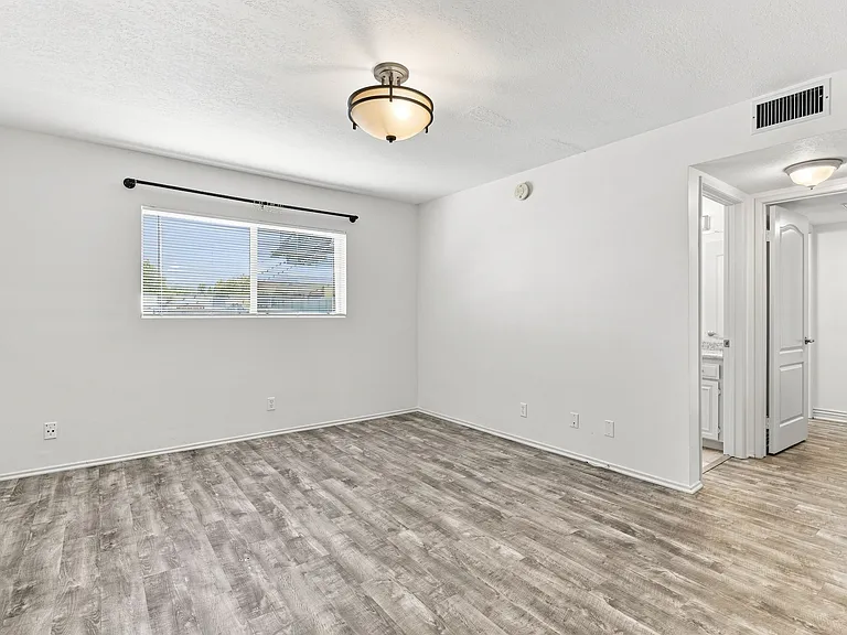4247 Matilija Ave #102 — Photo 32