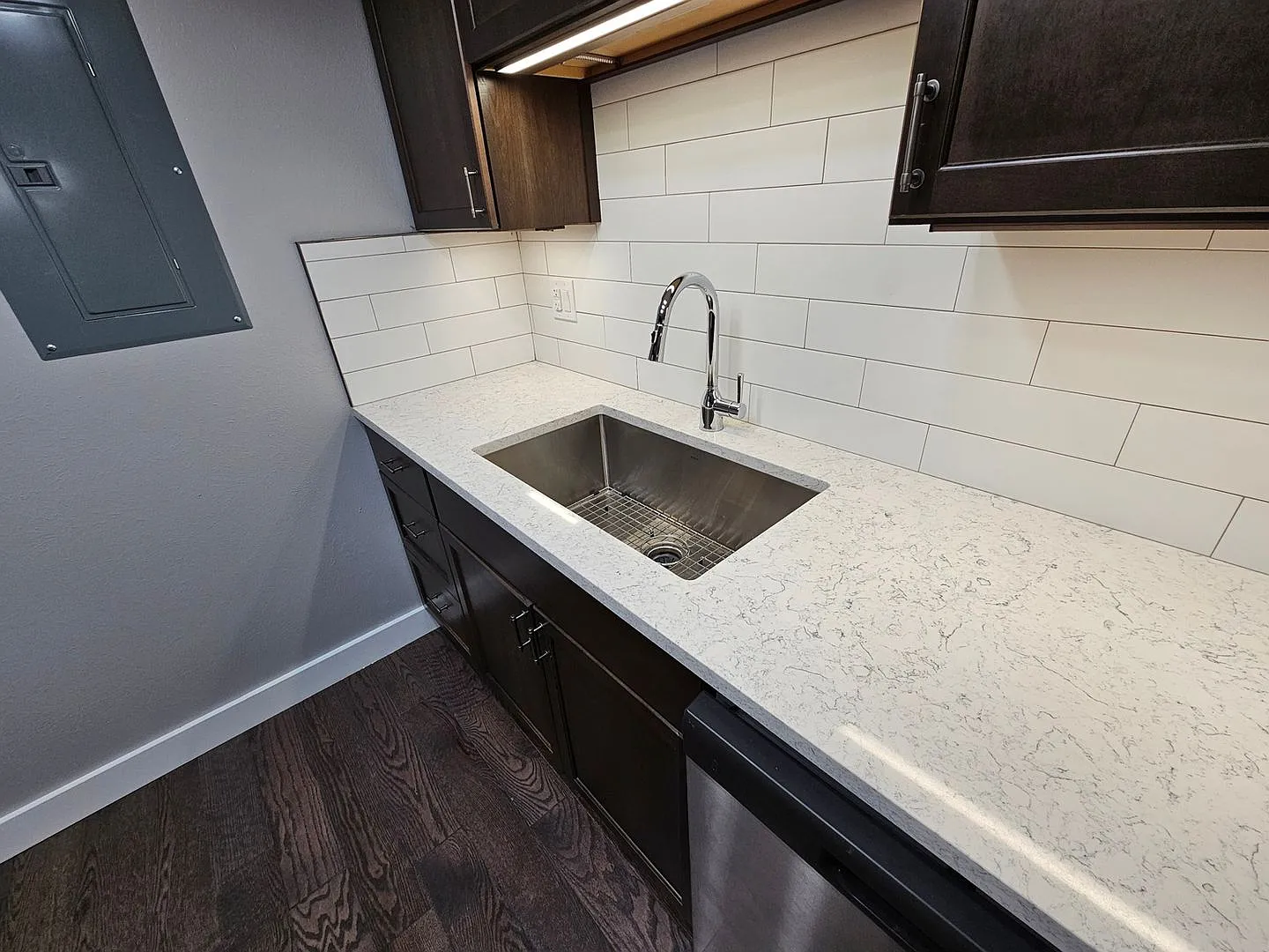 1 Bedroom Condo in Aurora — Photo 4