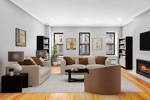 1st image of 42 Saint Marks Pl APT 2