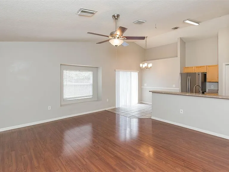 4550 Roundview Ct — Photo 5