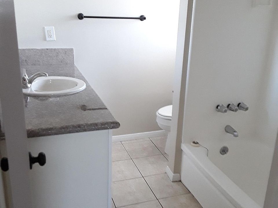 1st image of 210 W Tujunga Ave